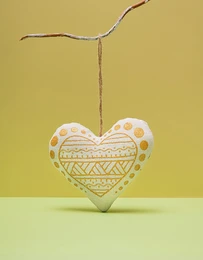 Vanilla heart with a pink bird