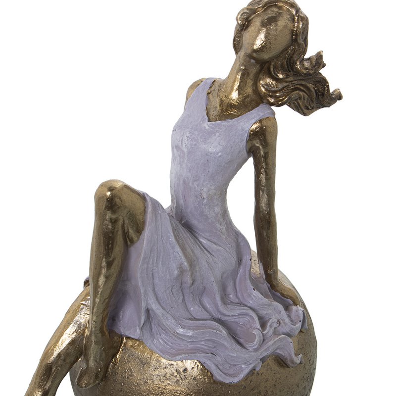 HARZFIGUR EINES MÄDCHENS SITZEND AUF KUGEL 20X11X22CM ST50431