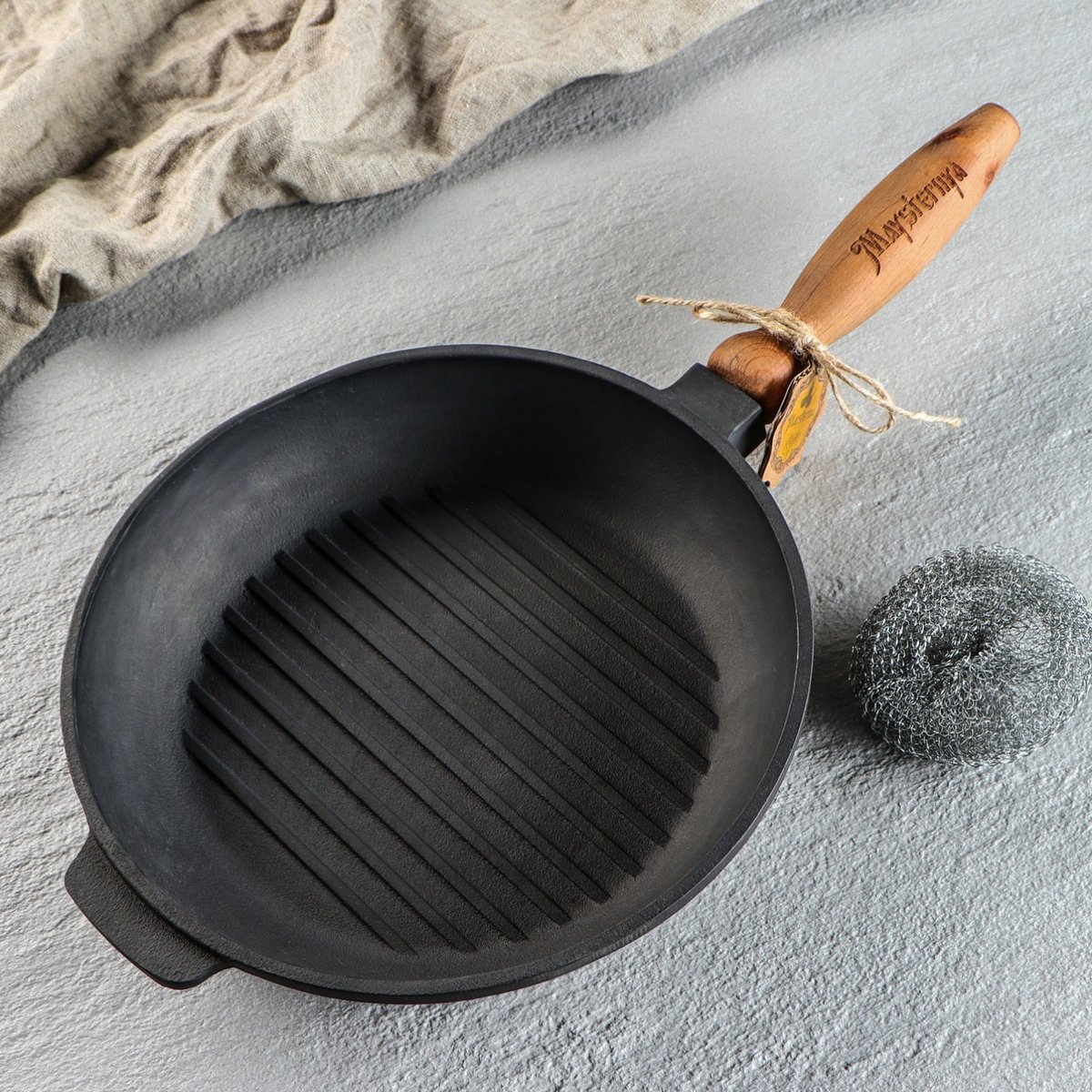 Ghisa a ghisa con manico in legno - Ø 24 x 4 cm - padella in ghisa per tutte le fonti di calore - nero