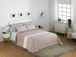  Soft pink quilt with boutí pattern, made of high-quality materials, suitable for a cozy bedroom.