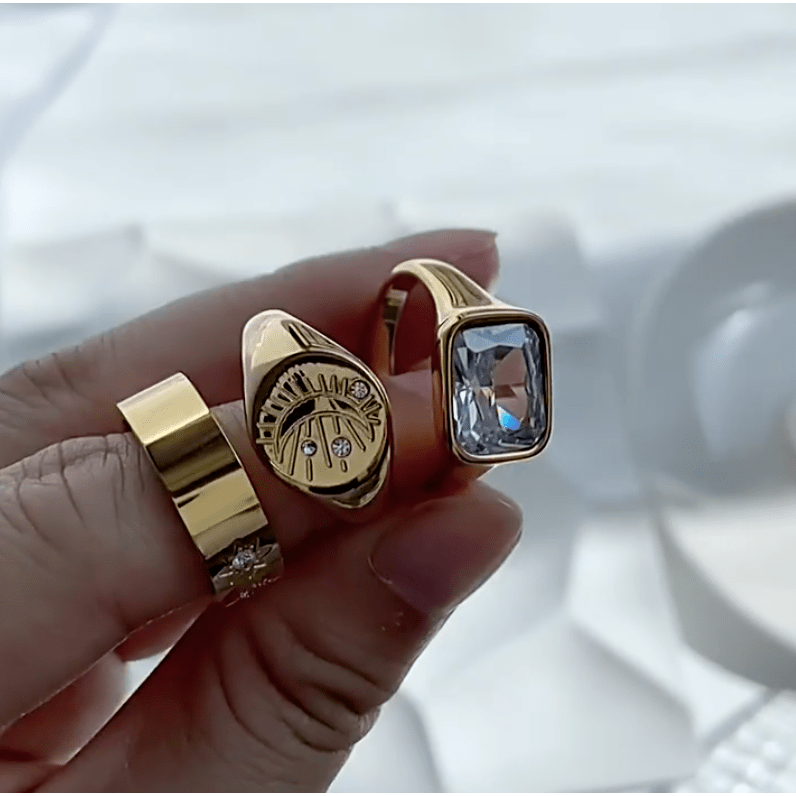 Andrei - Women’s Diamond Signet Ring