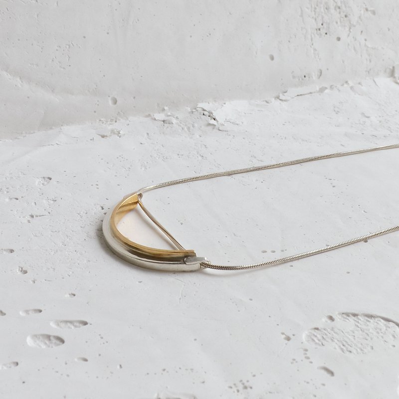 Two-Tone Smile necklace
