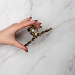 Twist Hair Claw Clip – Amber