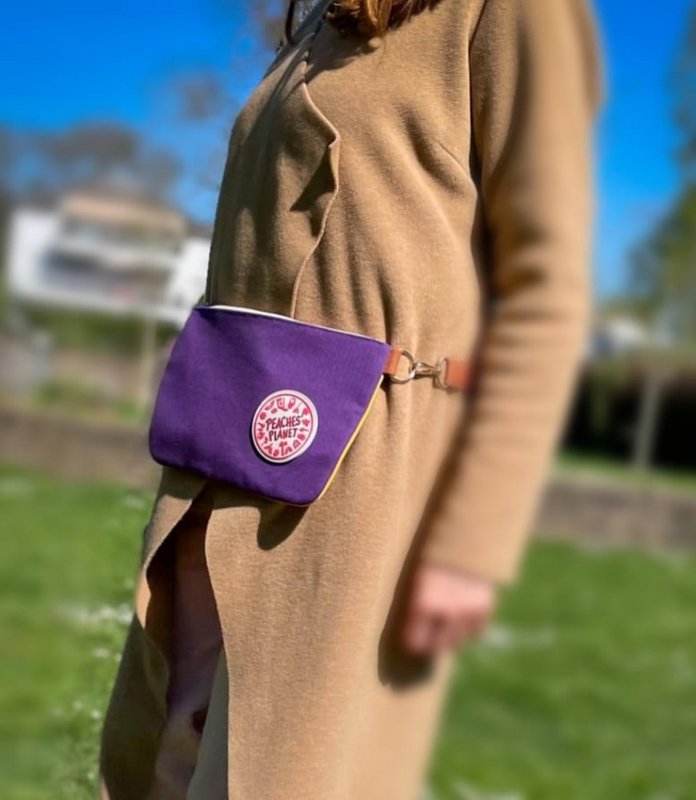 PEACHES' PLANET Crossbody Bag & Hüfttasche PURPLE ADVENTURES
