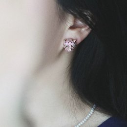 Regal Jeweled Leopard Head Stud Earrings