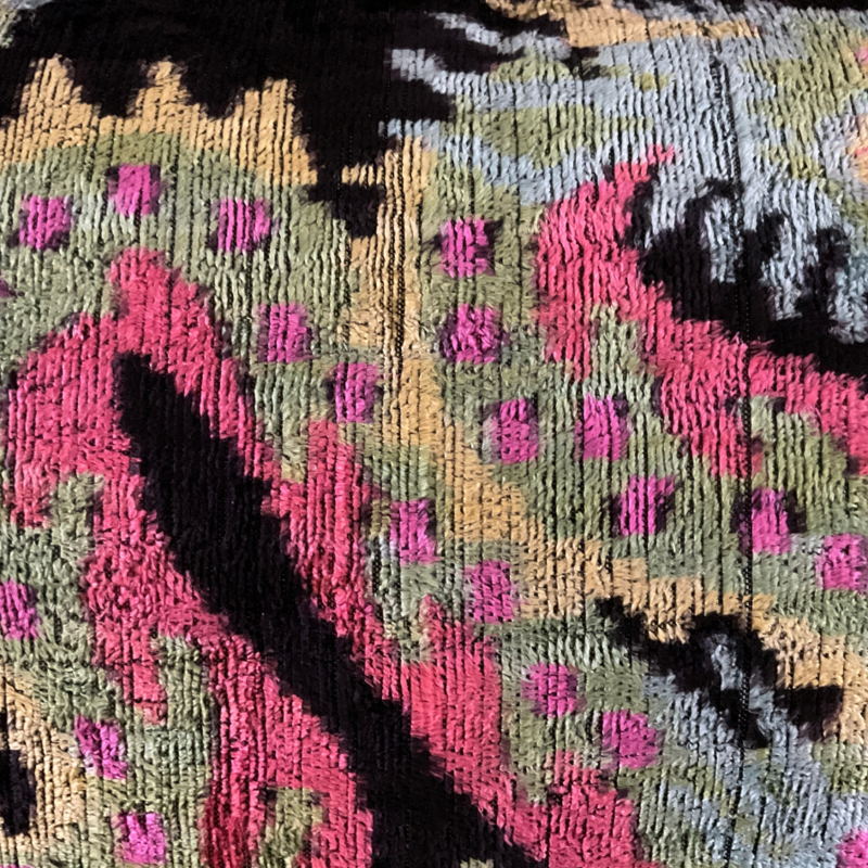 Velvet Ikat Kissing Zyrona 60x40 cm