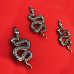 Spilla in metallo dorato "Serpente"