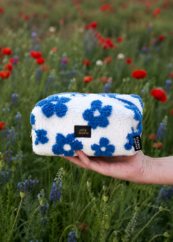 Tasche Only ikonisches Weiß mit blauen Blumen aus Teddystoff