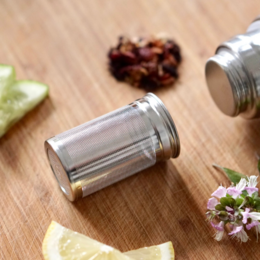 Infuser lid for reusable bottle