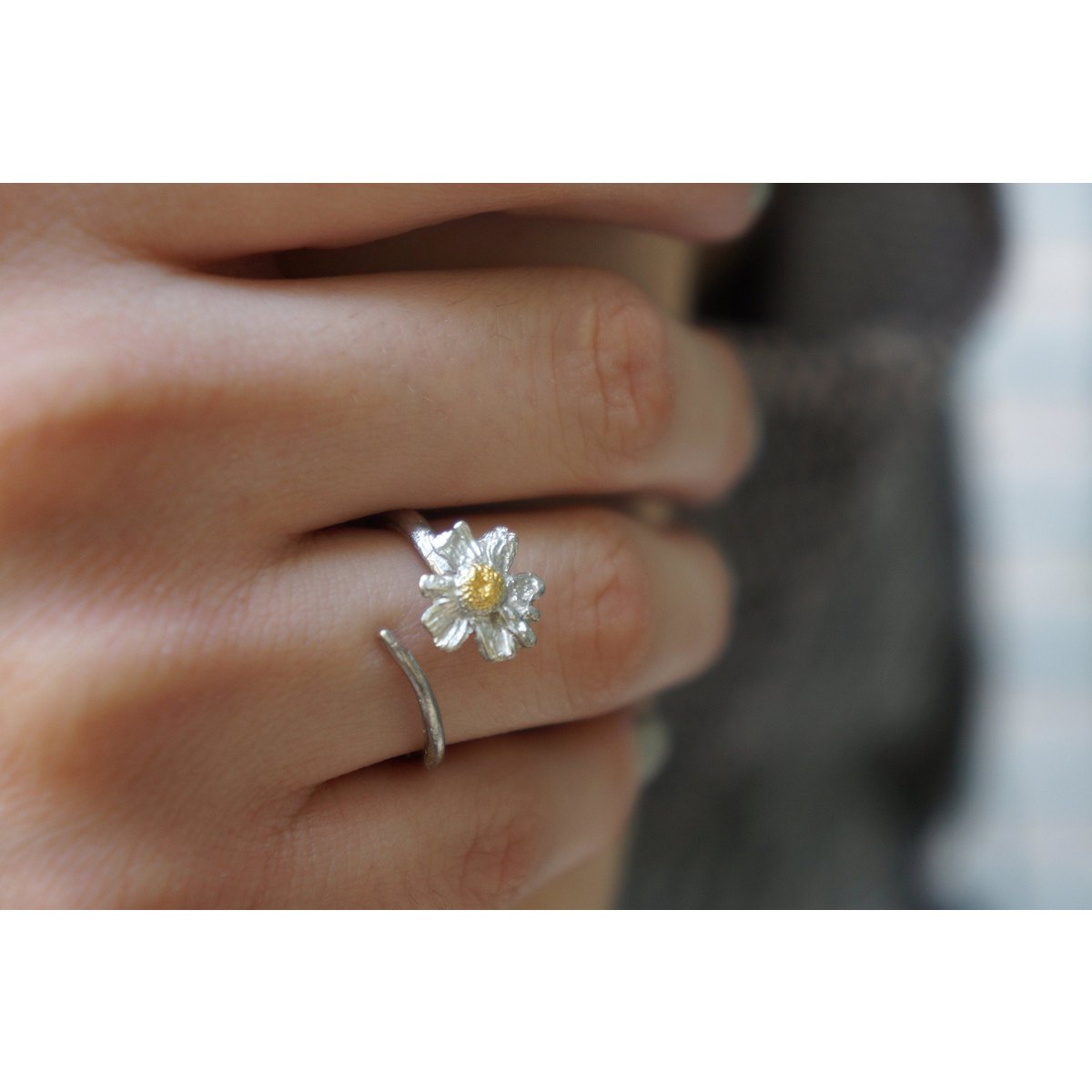 Anello ramo d'argento, gioielli in argento sterling, fascia di fiori di camomilla, regalo per lei, regalo di compleanno per le donne, gioielli fatti a mano
