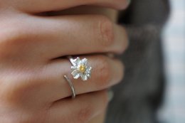 Anello ramo d'argento, gioielli in argento sterling, fascia di fiori di camomilla, regalo per lei, regalo di compleanno per le donne, gioielli fatti a mano