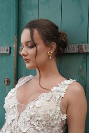 Orchidée - Flower Ear z 18 -karatową złotą rzeką Pearl