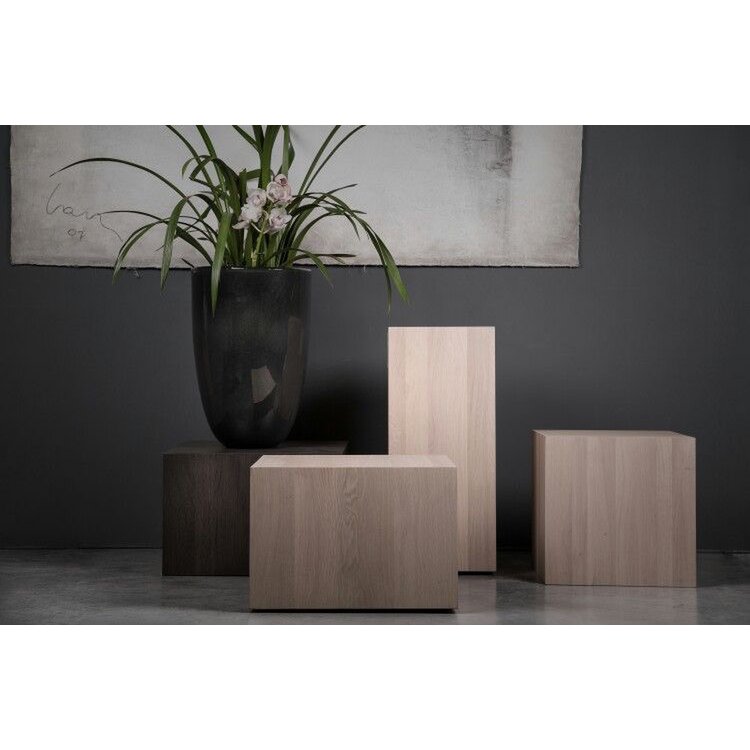 Cube with wheels recessed