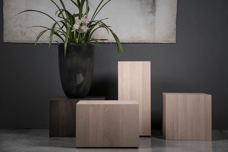 Cube with wheels recessed