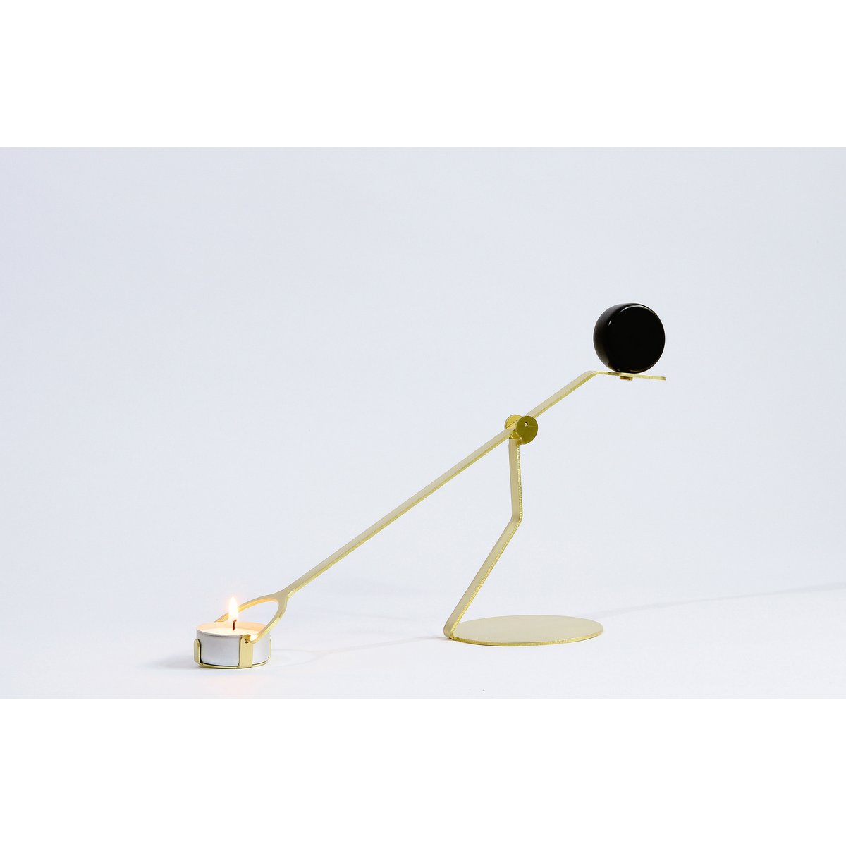 Christmas gift - Rising Balanced - dynamic candle holder