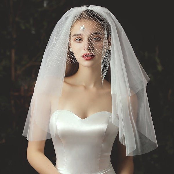Elegante velo nupcial de tres niveles con red para cubrir la cara