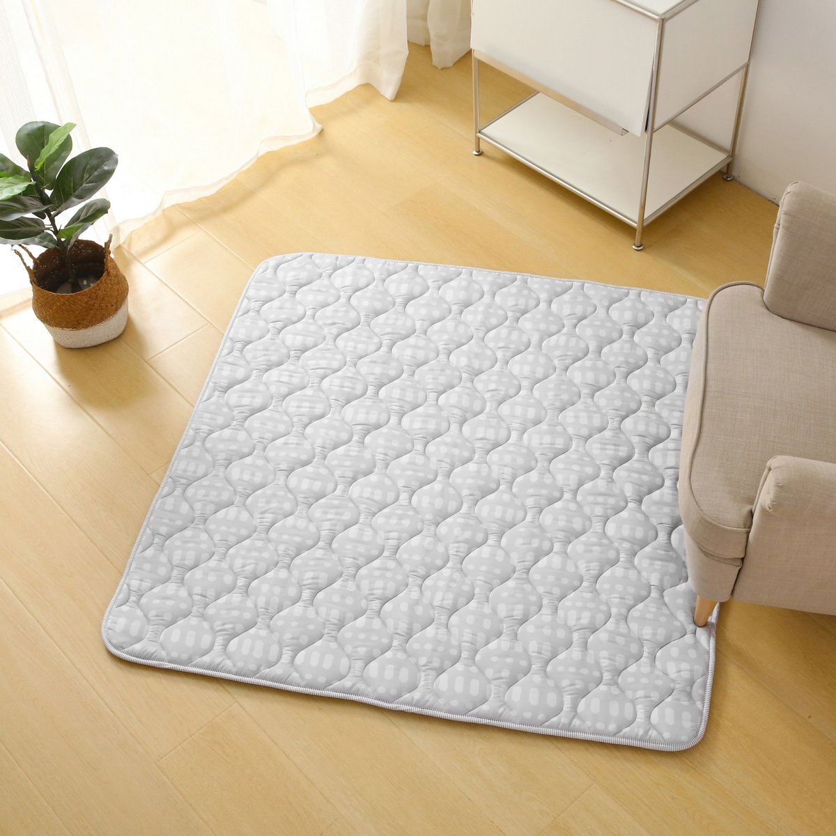 Matowa pikowana mata do zabawy Hakuna – Hygge, szara (1,27 x 1,27 m)