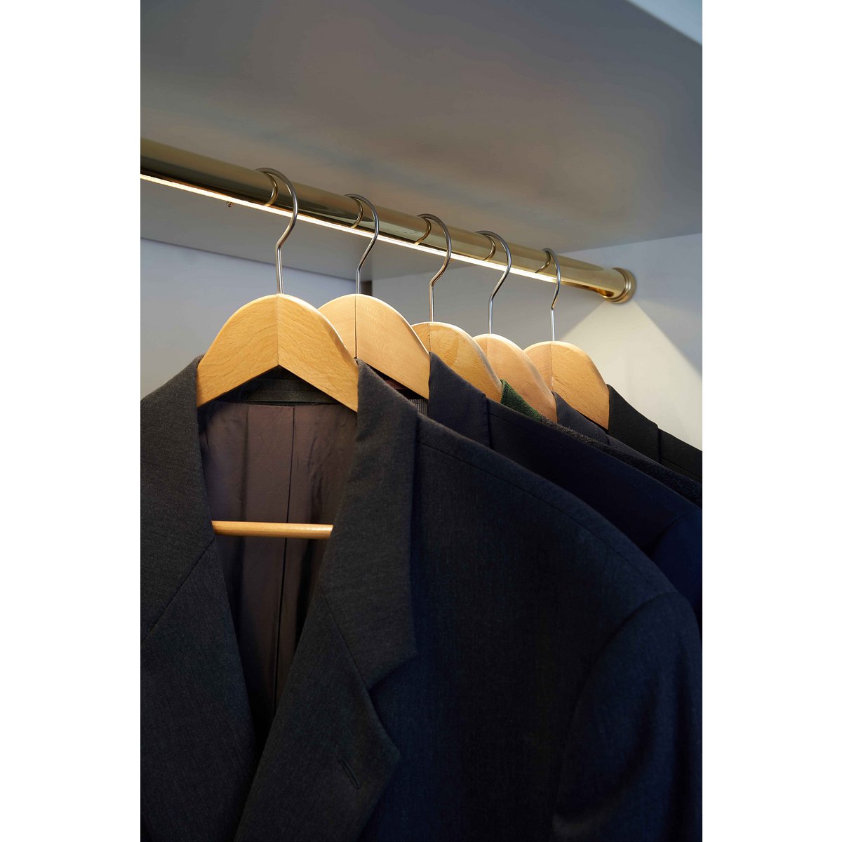 Vestiaire clothes rail lamp LED wardrobe interior lighting chrome
