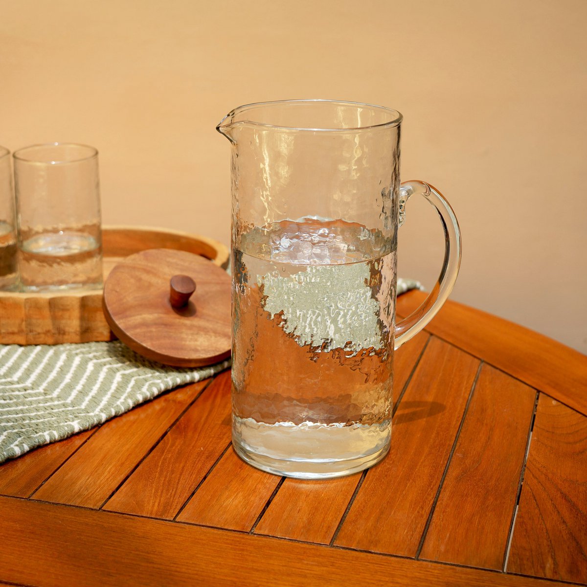 Jarra de vidrio martillado con tapa