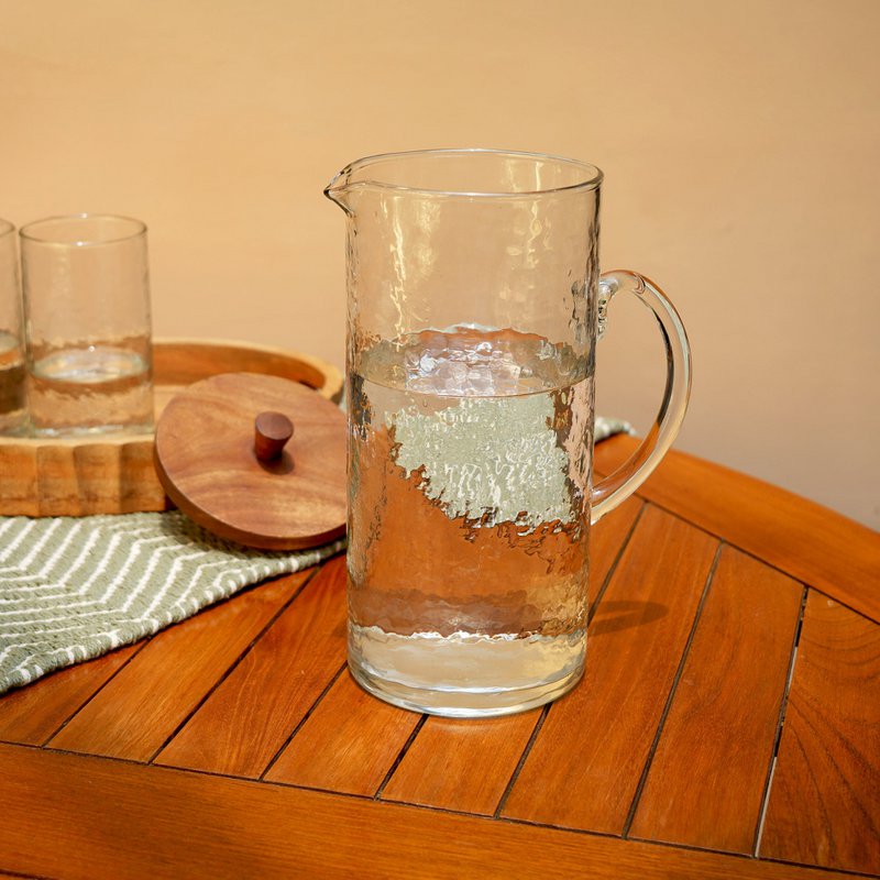 Jarra de vidrio martillado con tapa