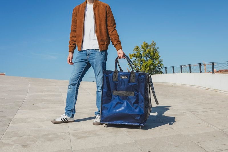 Hulkenbag grande azul medianoche con cubierta construida