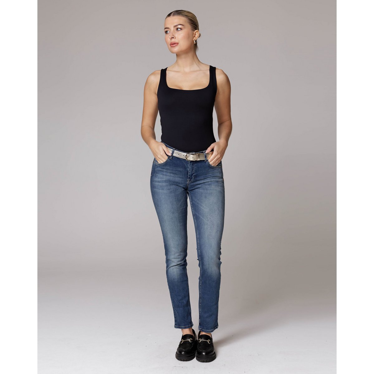 ELLE | Pebbled Leather Belt with Shiny Structured Buckle