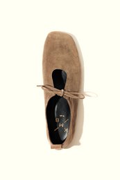 KATY LIGHT TAUPE – Flache Schuhe aus weichem Leder mit Schnürung vorne