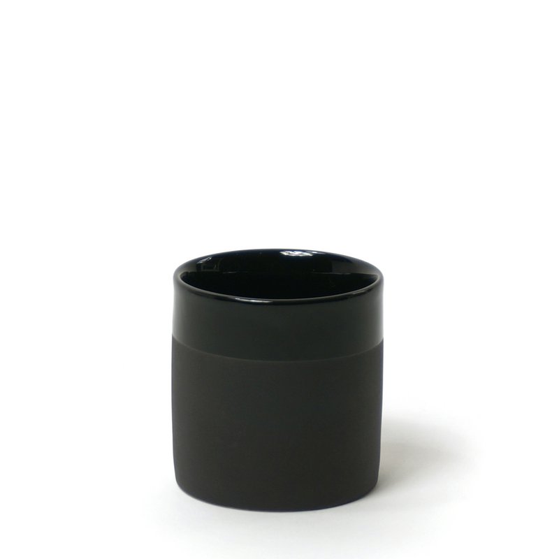 Cup Cyl S cer mat w.band black 150ml 6,7x7cm