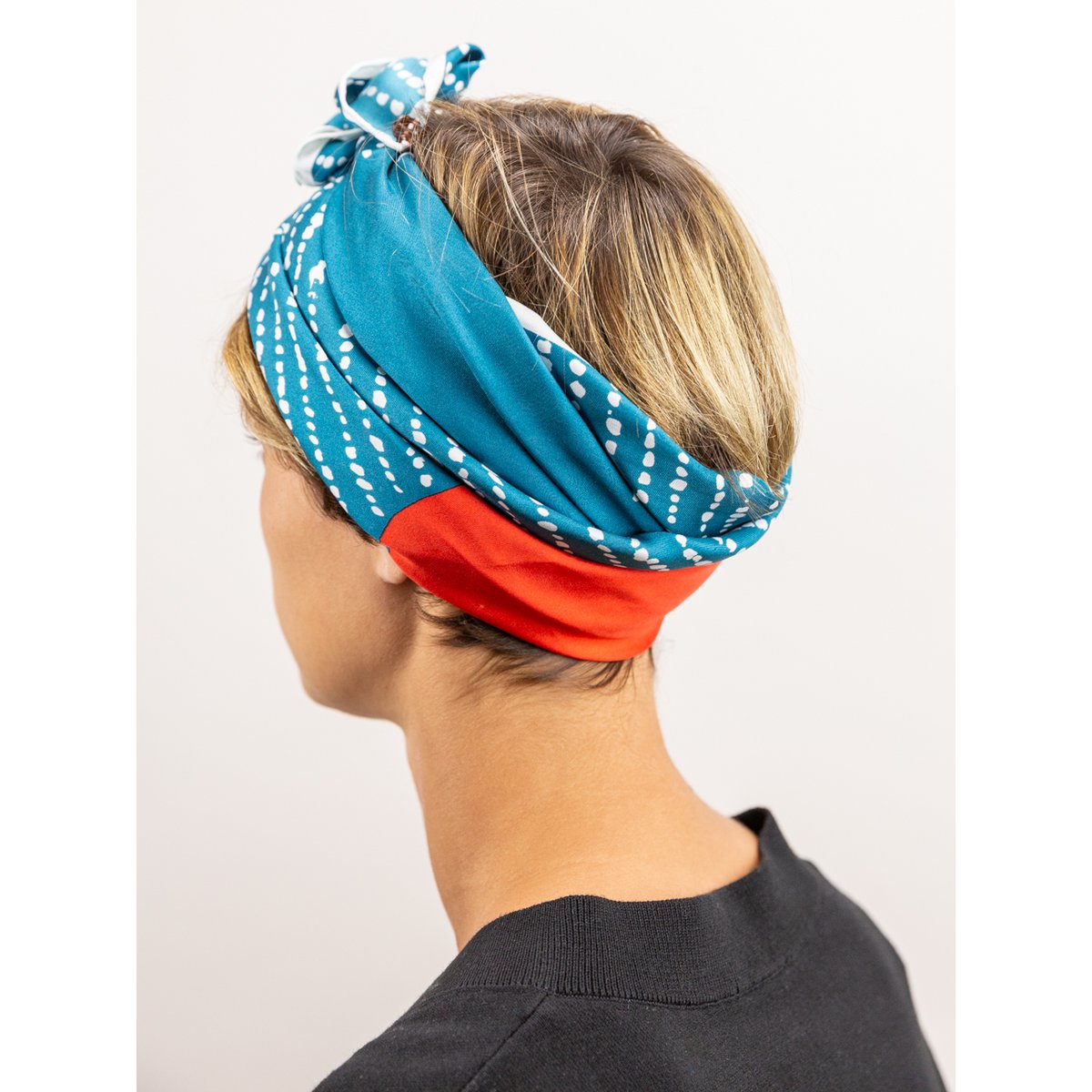 Foulard quadrato in seta 90x90 cucito a mano