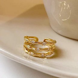 Anillo ajustable de bambú en capas
