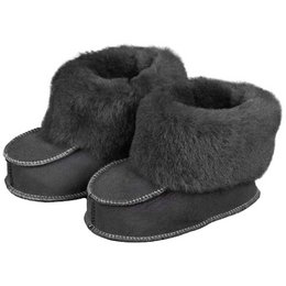 Soft, cozy gray sheepskin baby shoes with a plush fur lining for warmth and comfort. Ideal for keeping little feet toasty in cold weather.