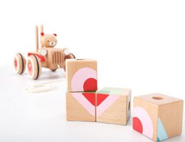 Coco truck to pull - 16.5x13x13.5cm