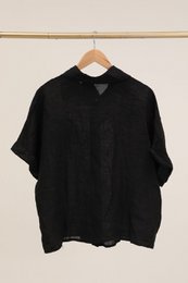 Camicia con un riferimento di fiori di lino. 20341