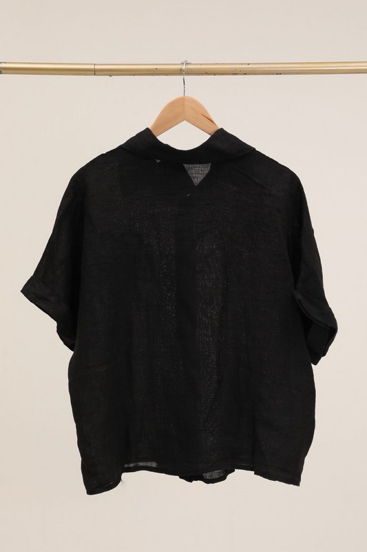 Camicia con un riferimento di fiori di lino. 20341