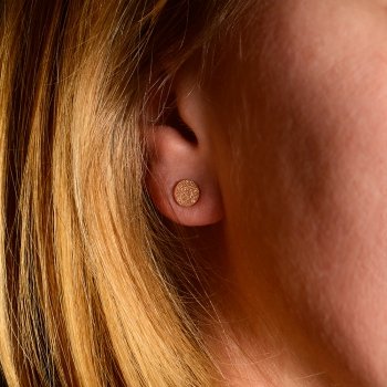Clous d'oreilles plats en or taille diamant