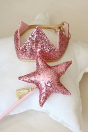 Set corona e bacchetta magica "Paillettes rosa".