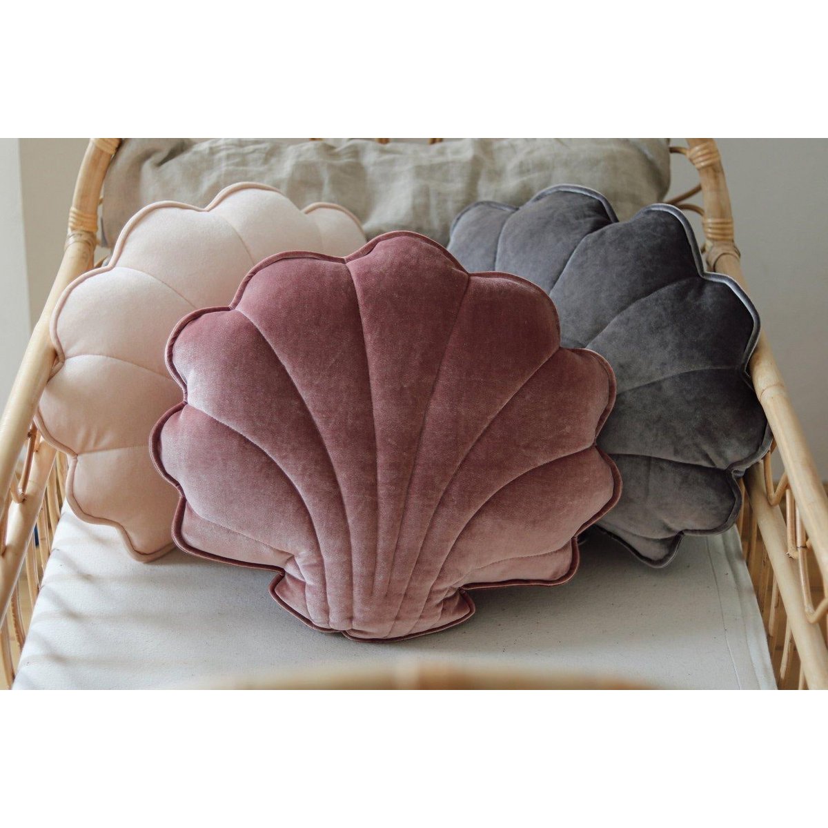 Almohada de concha de terciopelo “Cosmic Pearl”