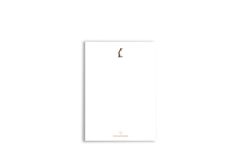 Pingüino de tarjeta de felicitación con sobre