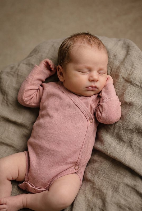 Wełniany romper kopertowy z długim rękawem - Wełna Merino - Misty Rose