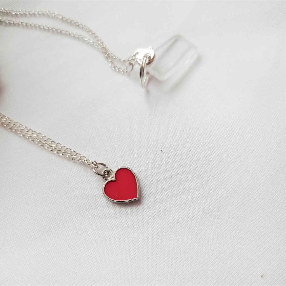 Collar clásico de corazón rojo, naipes inspirado en la reina de corazones