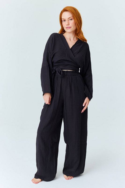 Saga Black Bit-Up Crop