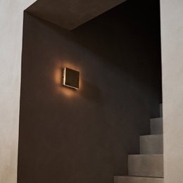 Ładowalna lampa ścienna Lane w kolorze jasnobrązowym