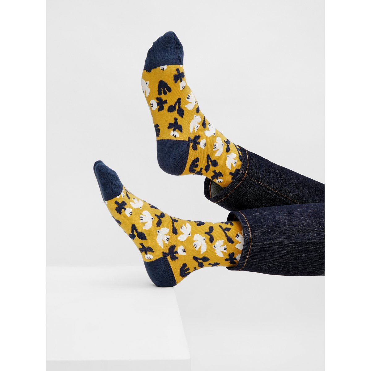 Organic socks with birds - Colorful socks with bird pattern by Myriam Van Neste "Birds"
