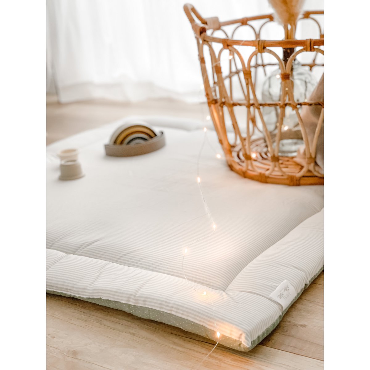 Baby-Krabbeldecke, Spieldecke, 100x100cm, Punkte eucalyptus hellgrau Streifen