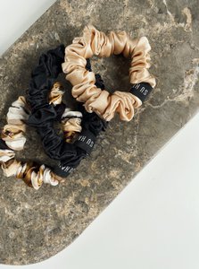SU SILK SCRUNCHIE small
