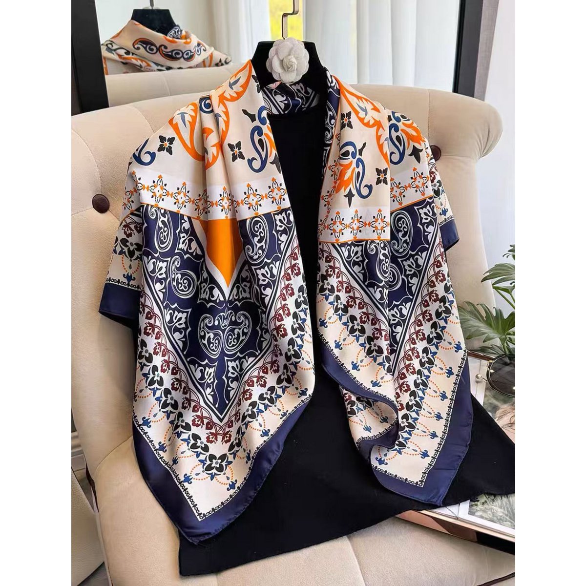 Kwadratowy szalik 70x70 poliester z efektem jedwabiu, eleganckie, kwiatowe wzory w stylu vintage