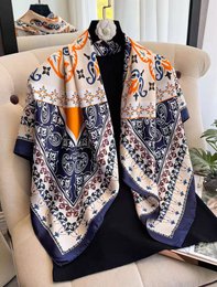 Firkantet tørklæde 70x70 polyester silkeeffekt vintage chikke blomstermønstre