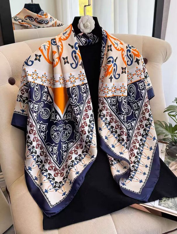 Firkantet tørklæde 70x70 polyester silkeeffekt vintage chikke blomstermønstre
