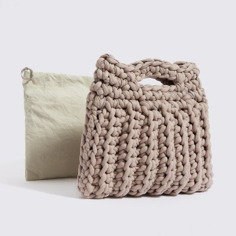 Gehäkelte Handtasche „Ionio“ mit wasserdichtem Beutel in Beige