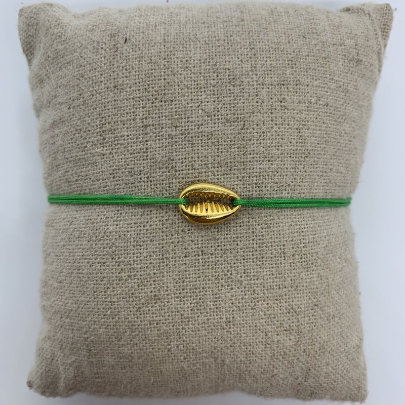 Small Golden Shell Bracelet